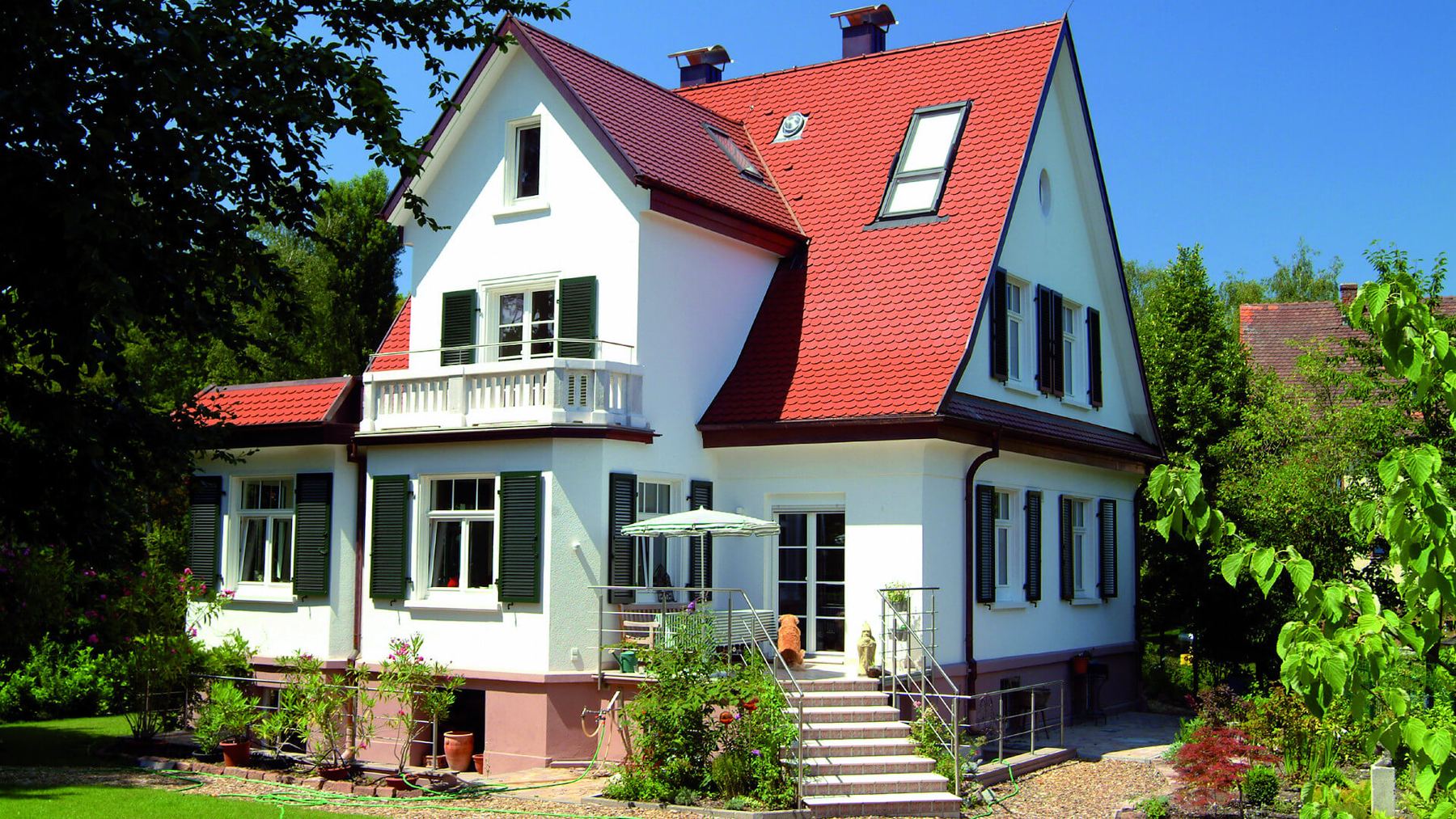 Modernes Eigenheim — Fenster und Haustüre von Herrwerth Mannheim
